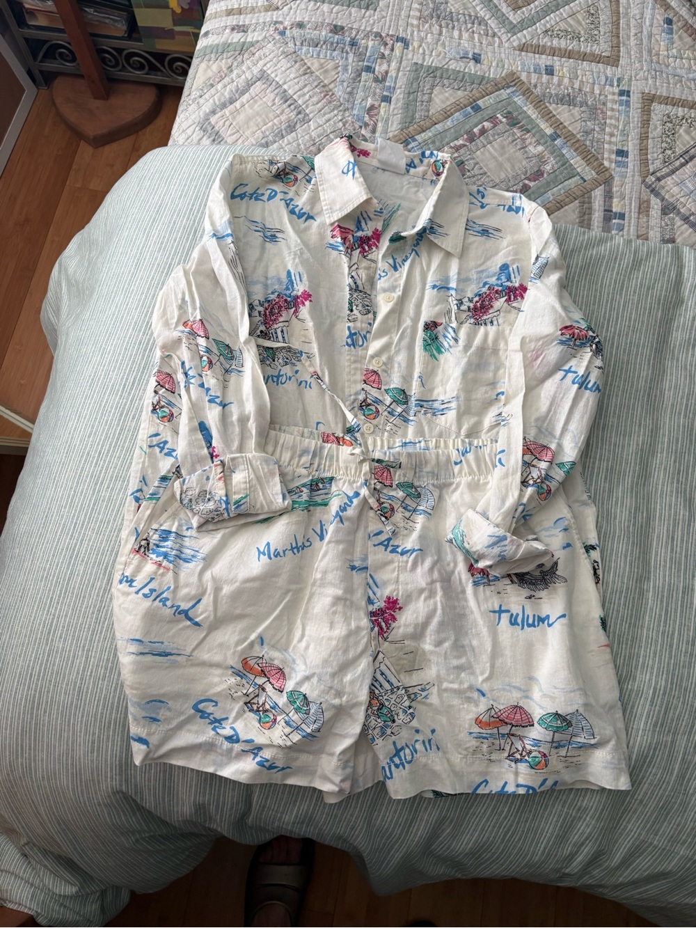 GAP White Beach-Print Button-Up long sleeve shirt with pull on shorts